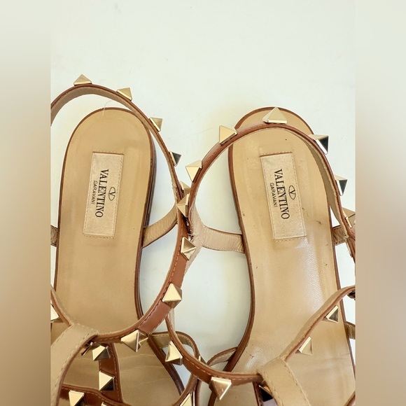 Valentino Garavani Brown leather Gold Rockstud ankle strap flat sandals EU 39.5 - Picture 5 of 13
